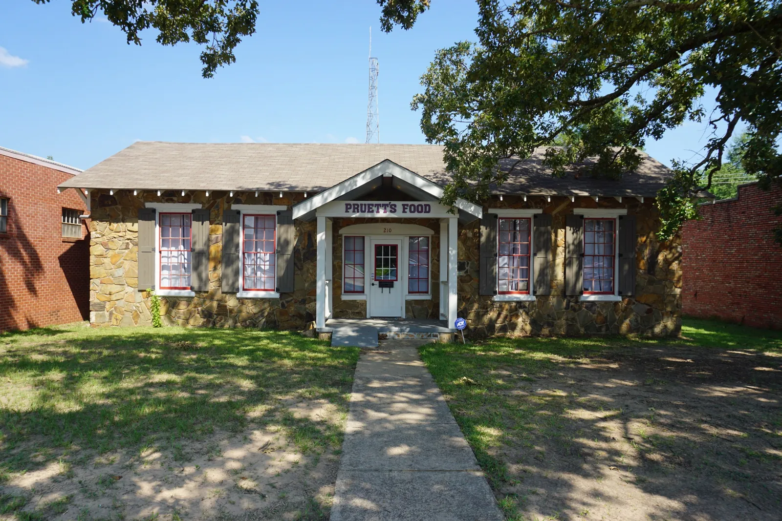 Pruett's Food grocery store in Broken Bow