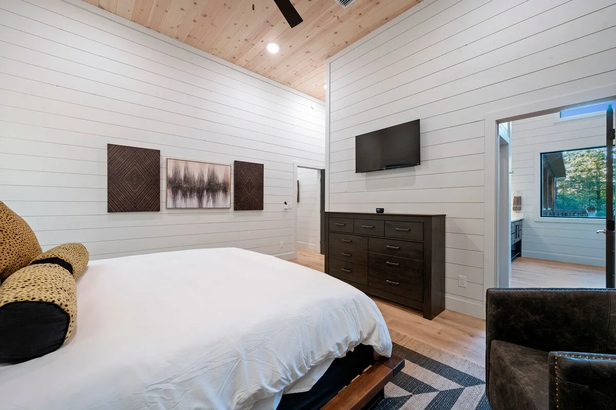 Bedroom 4 at The Compound — photo 3