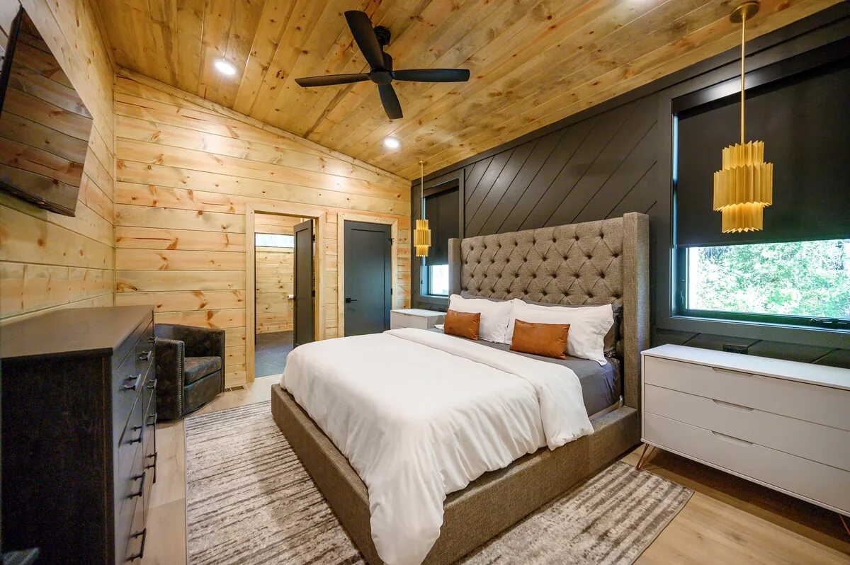 Bedroom 8 at The Compound — photo 2