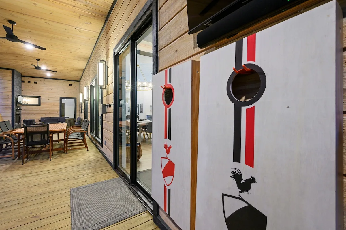 Deck 1 at The Compound — photo 6