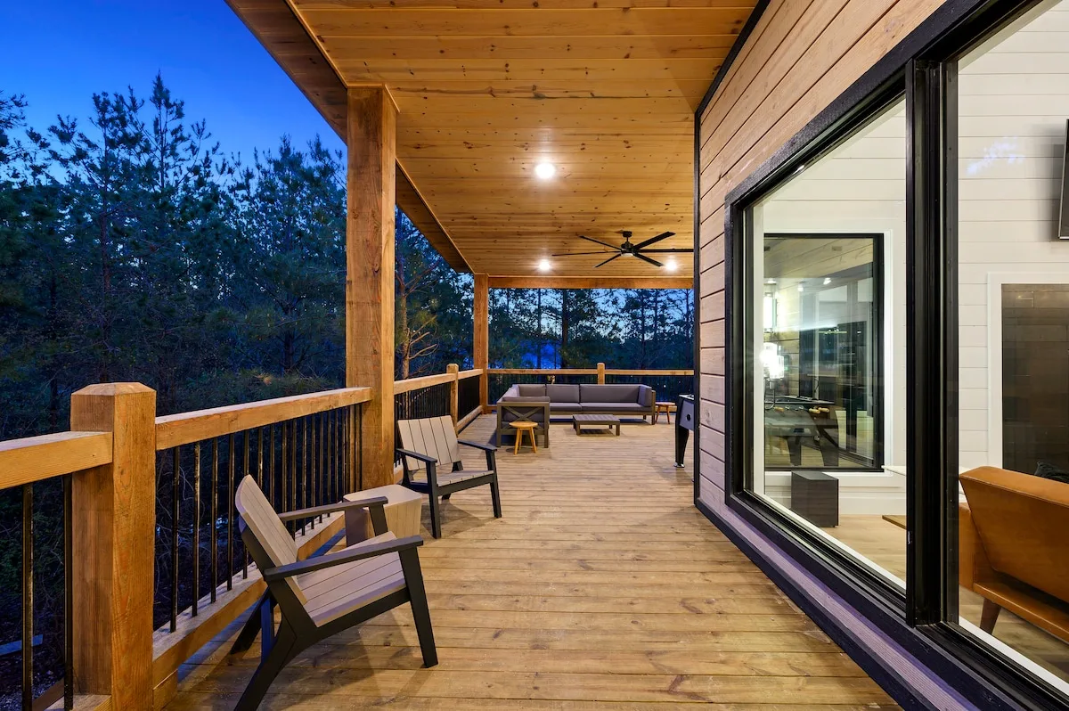 Deck 1 at The Compound — photo 11