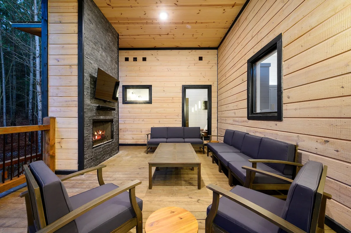 Deck 1 at The Compound — photo 13