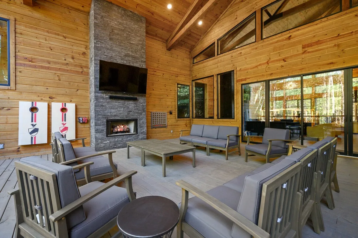 Deck 2 at The Compound — photo 4