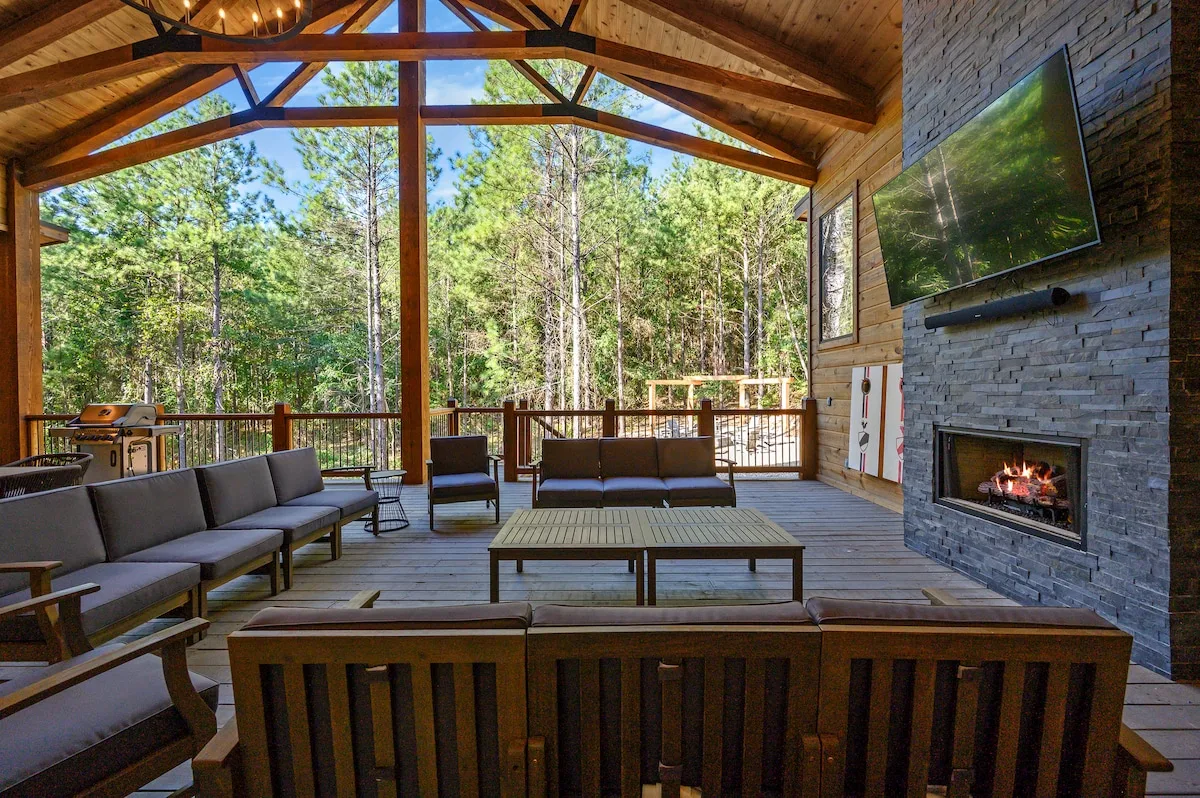 Deck 2 at The Compound — photo 6