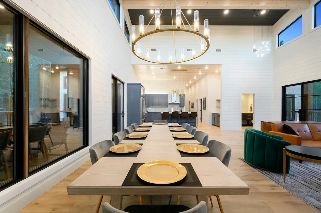 Dining Area 1 at The Arcadia in Broken Bow (view 1)