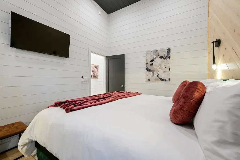 Bedroom 3 at The Arcadia in Broken Bow (view 3)