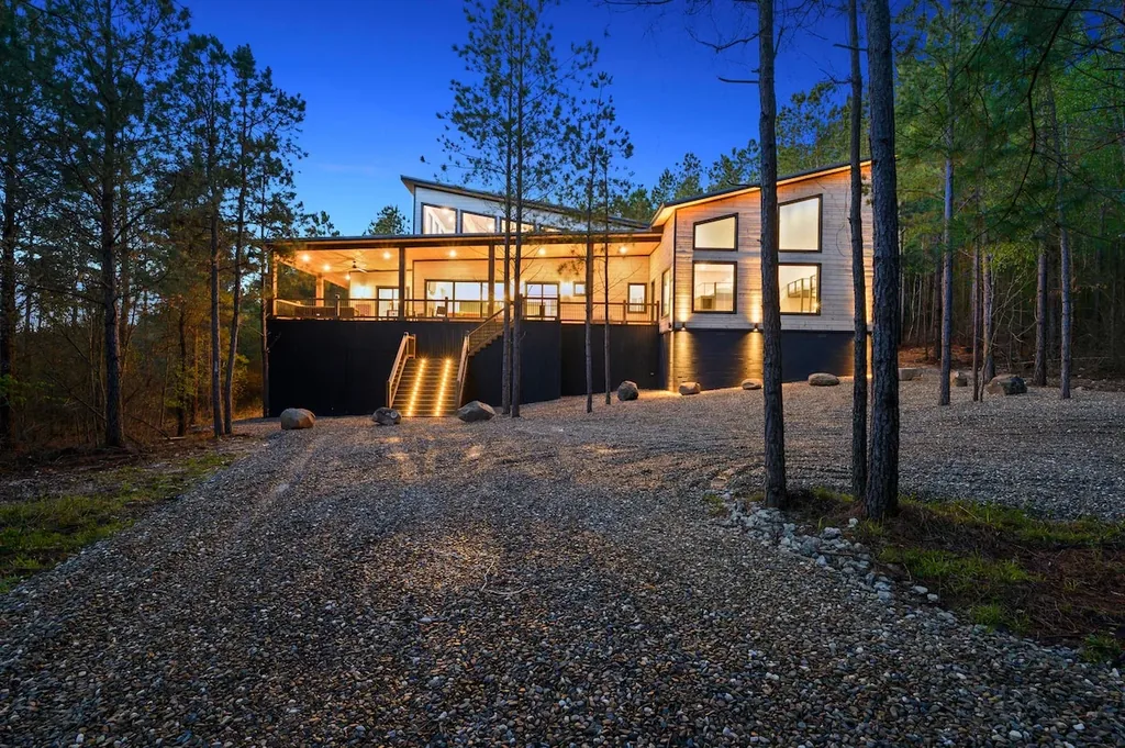 Exterior at The Arcadia in Broken Bow (view 2)