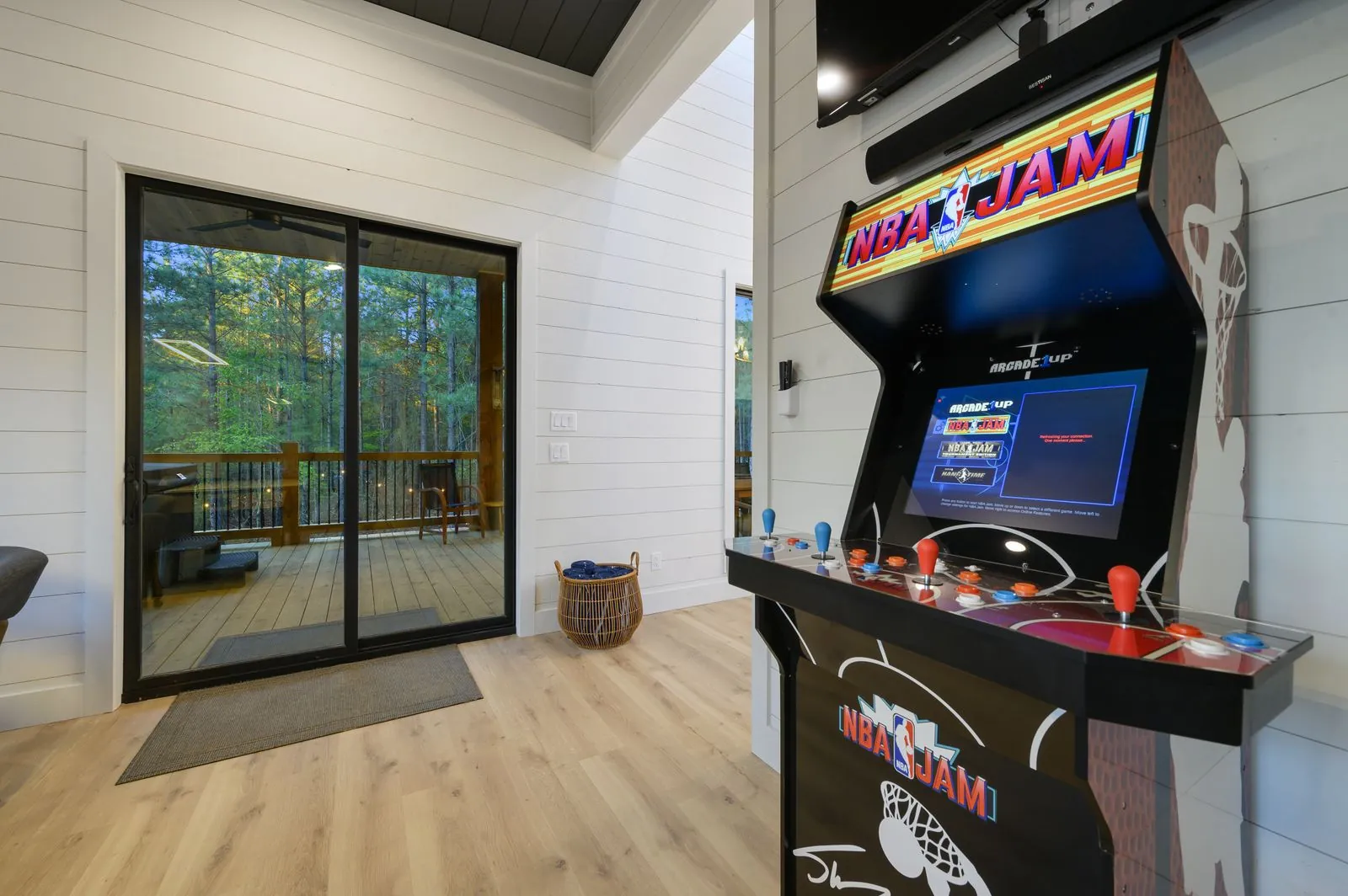 NBA Jam arcade cabinet in the game room at The Arcadia luxury cabin