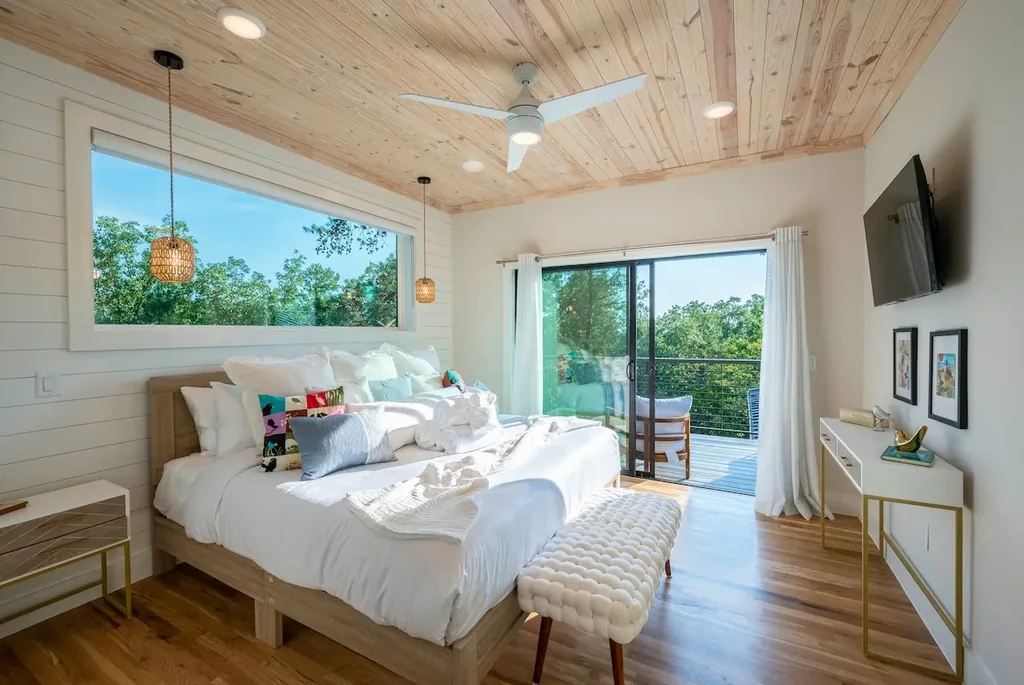 King Suite 1 at The Aroha in Broken Bow — view 6