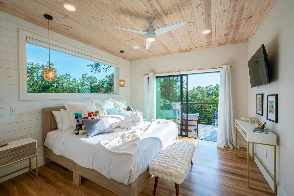 Bedroom 1 at The Aroha — photo 6