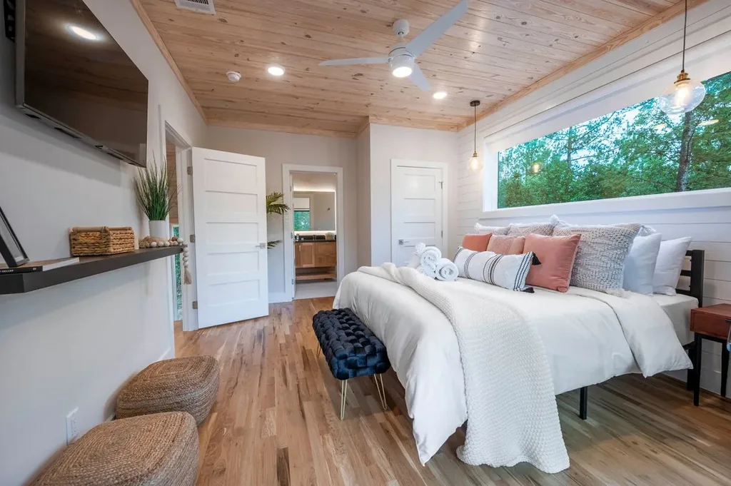 King Suite 3 at The Aroha in Broken Bow — view 2