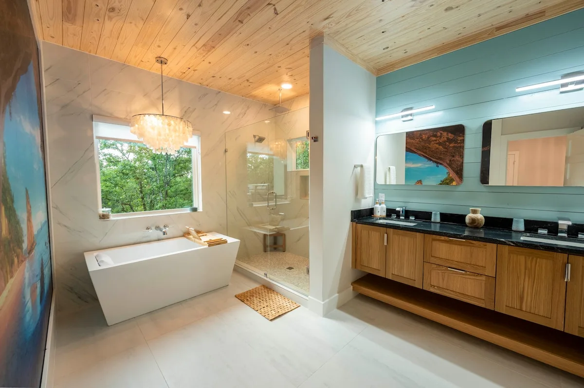 Bathroom 1 at The Aroha — photo 2