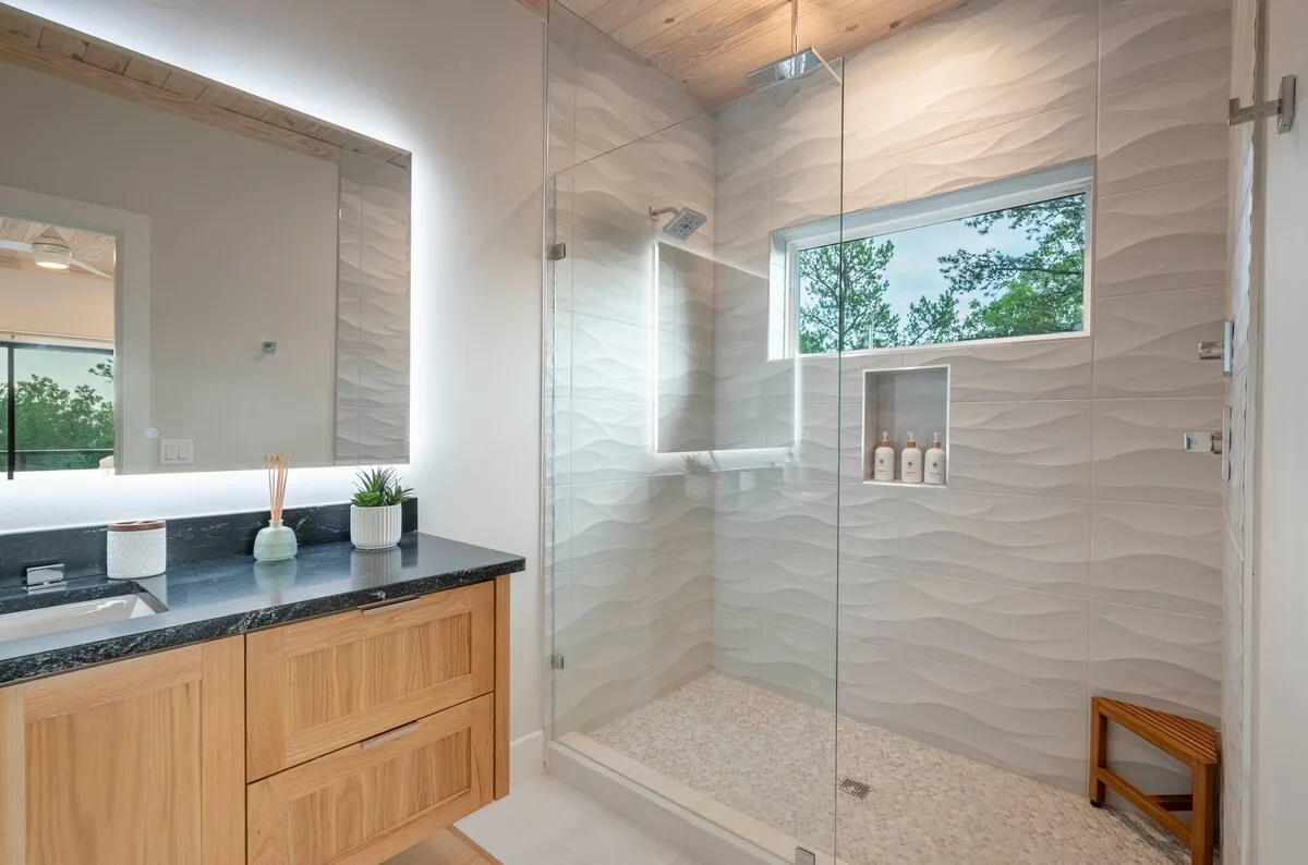 Bathroom 2 at The Aroha — photo 2