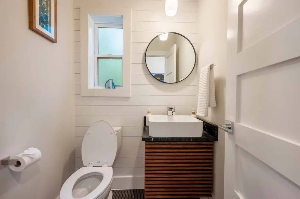 Full Bathroom 4 at The Aroha in Broken Bow — view 3