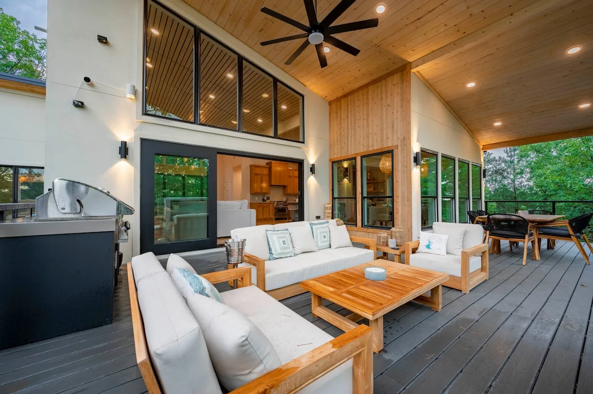 Deck at The Aroha — photo 1