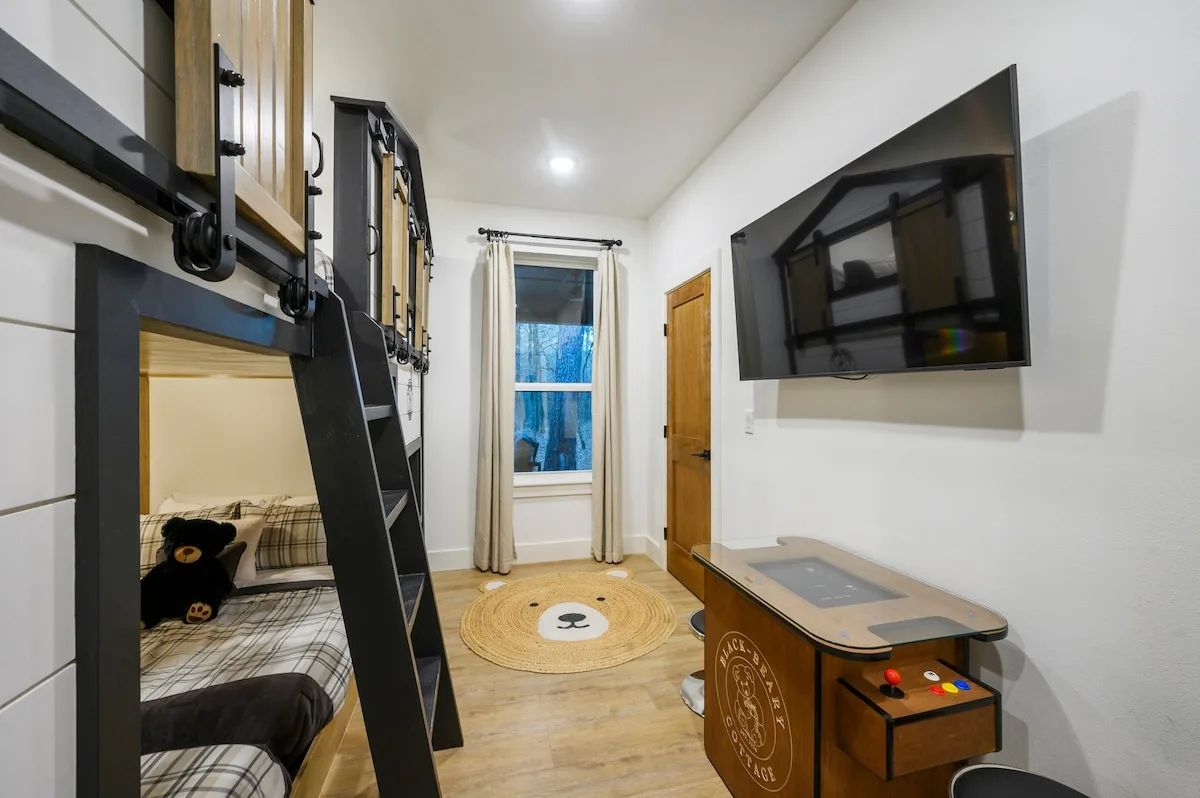 Main-floor bunk room with four queen beds at The Black-Beary
