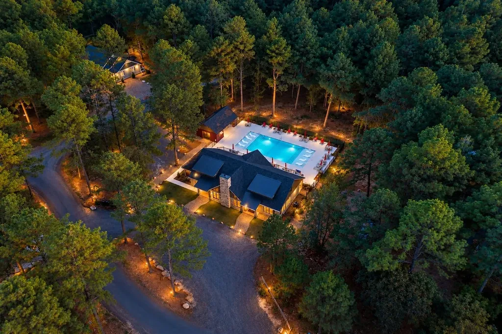 The Black-Beary — Shared club house and pool