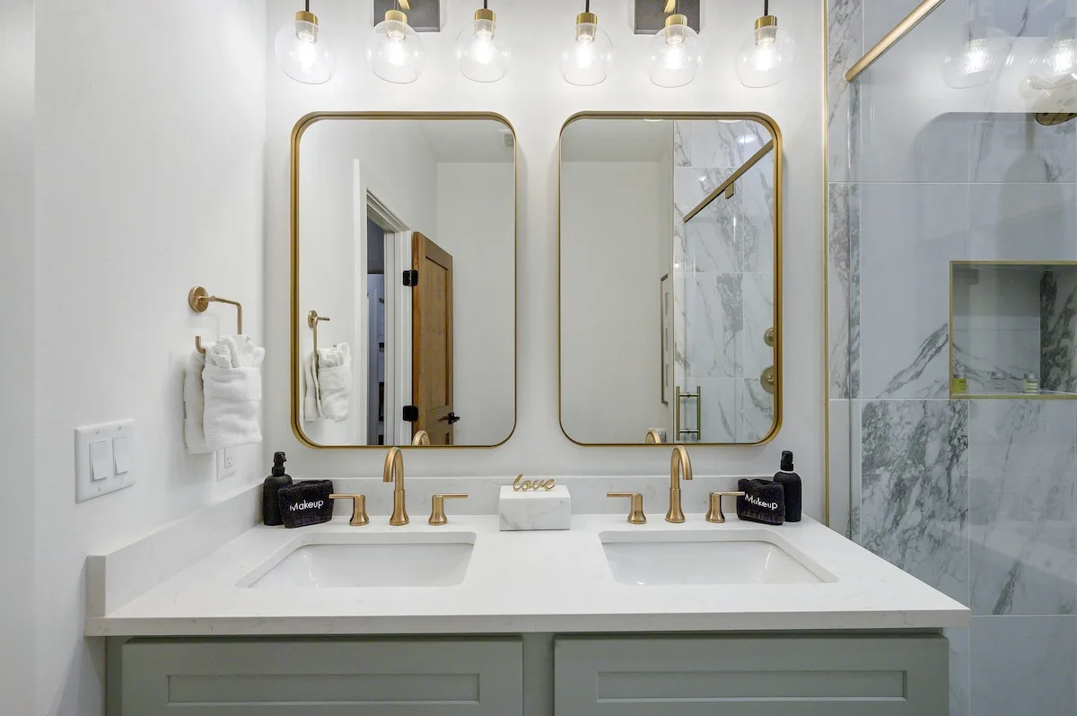 Bathroom 1 at The Black-Beary — photo 1