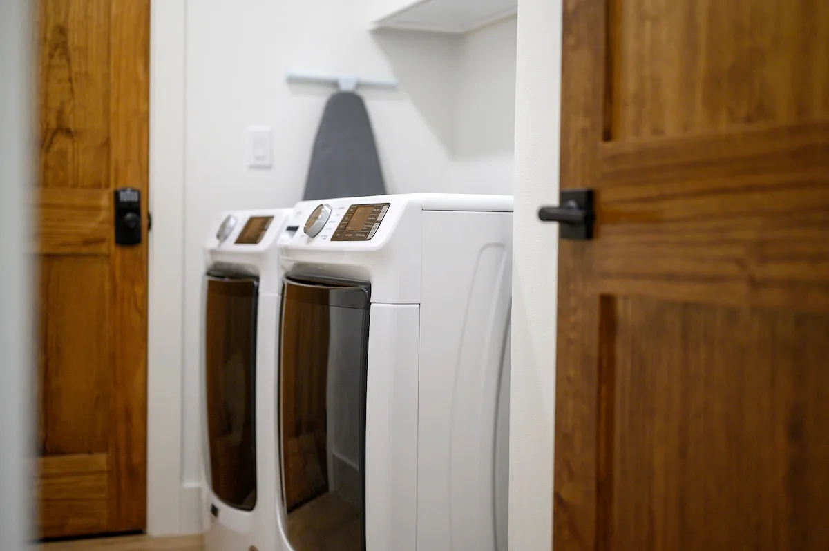 Laundry area at The Black-Beary