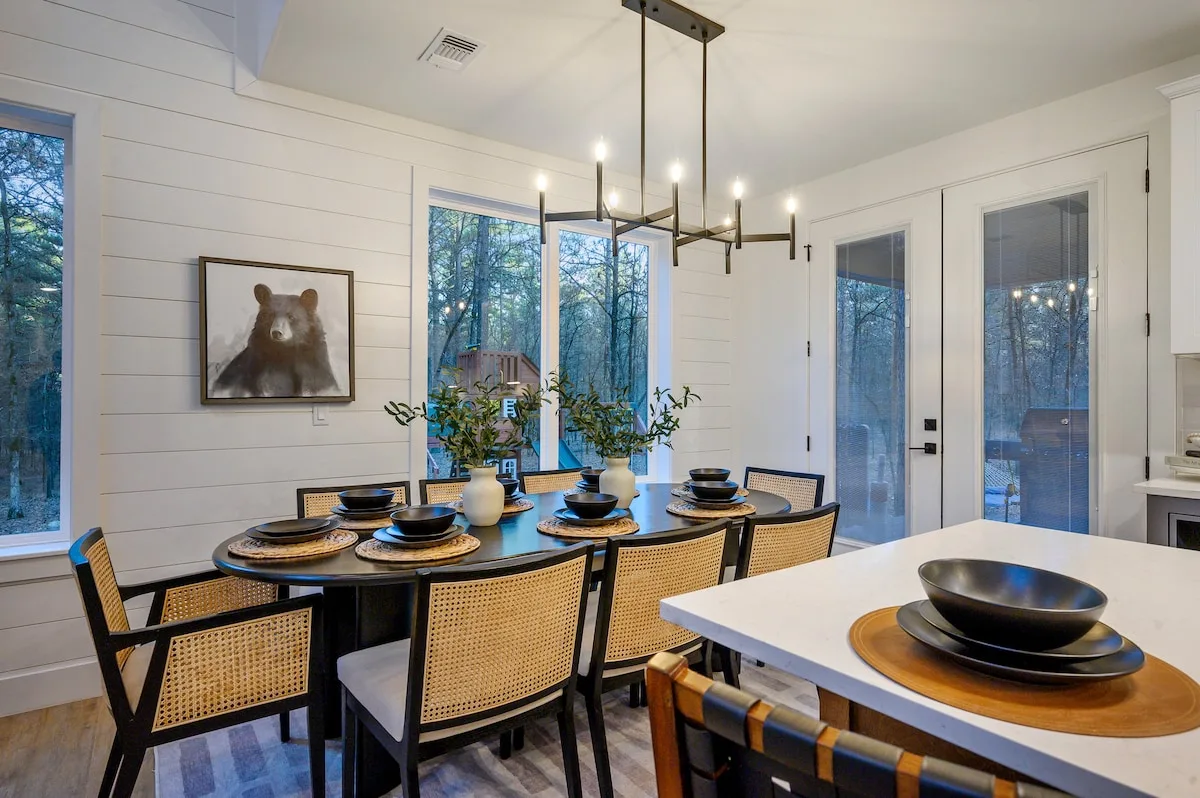 Dining area at The Black-Beary — photo 2