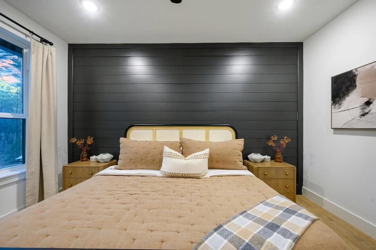 Second king suite with ensuite bath at The Black-Beary — photo 2