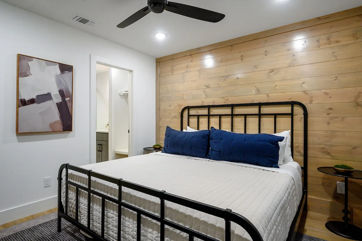 Upstairs king bedroom at The Black-Beary — photo 2