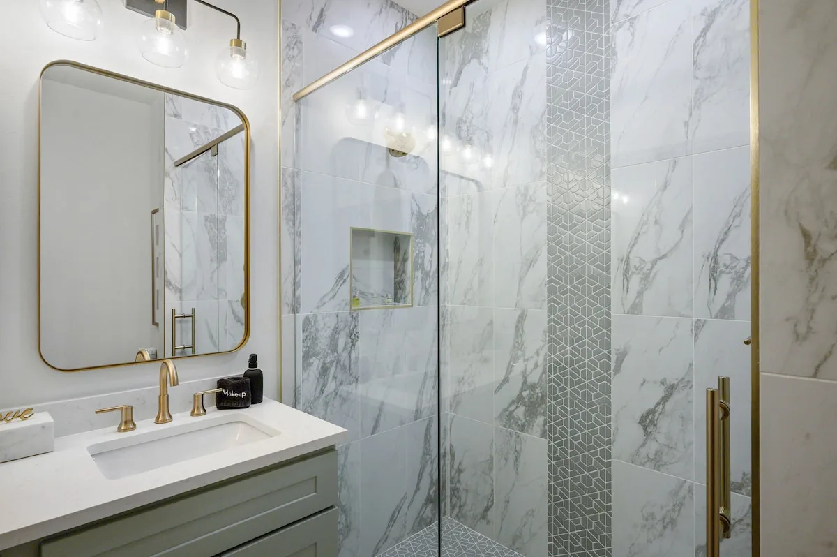 Bathroom 1 at The Black-Beary — photo 2