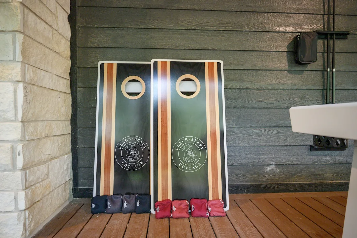 Patio and outdoor living space at The Black-Beary — photo 8