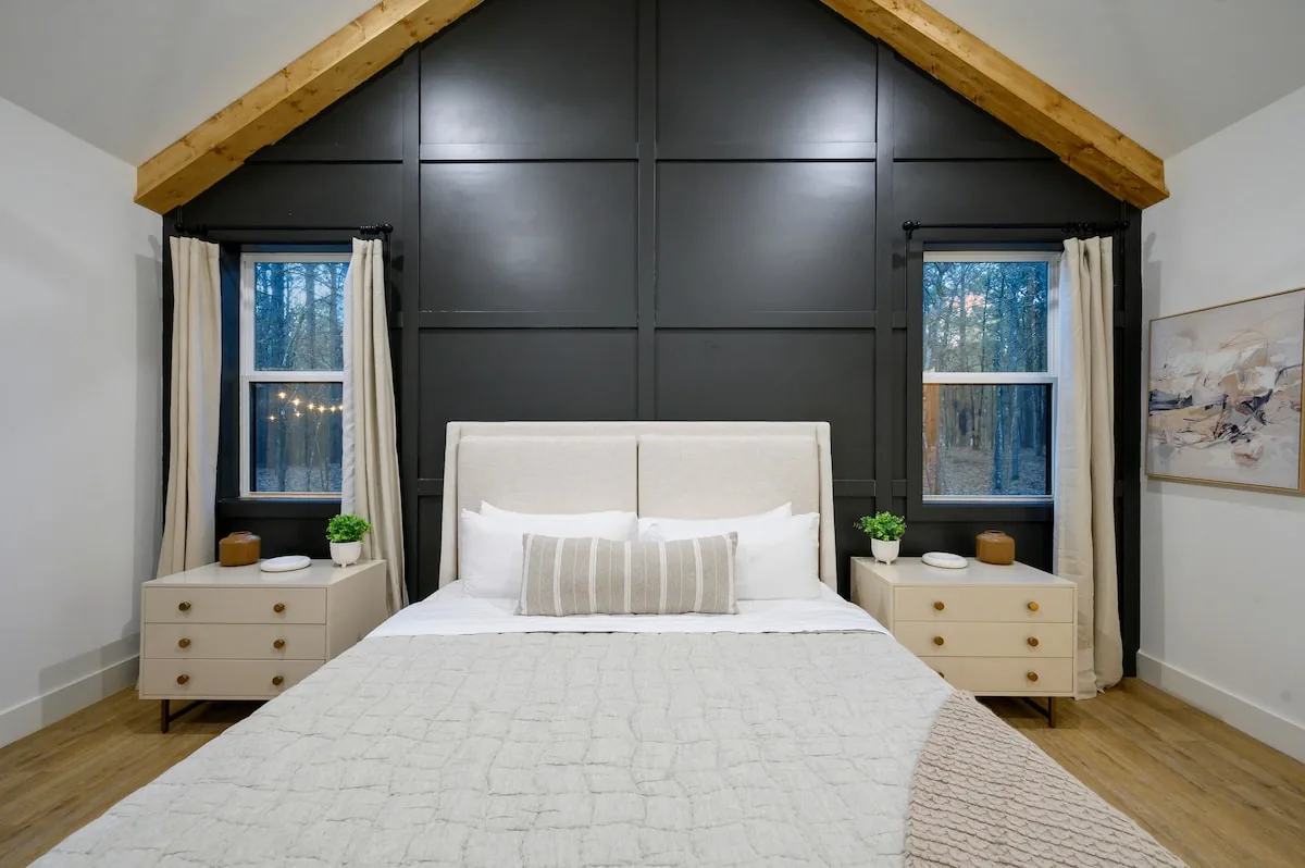 Primary king suite with ensuite bath at The Black-Beary