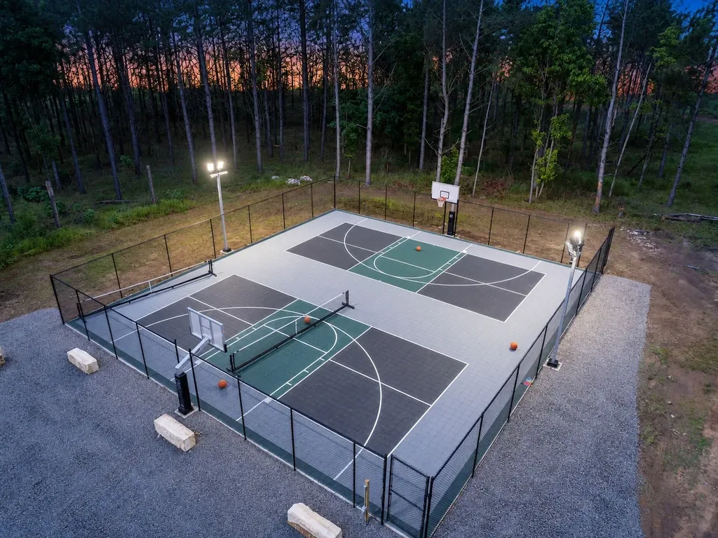 Blue Note — Play basketball or pickleball under the lights on the resort's shared courts, included at no extra cost.