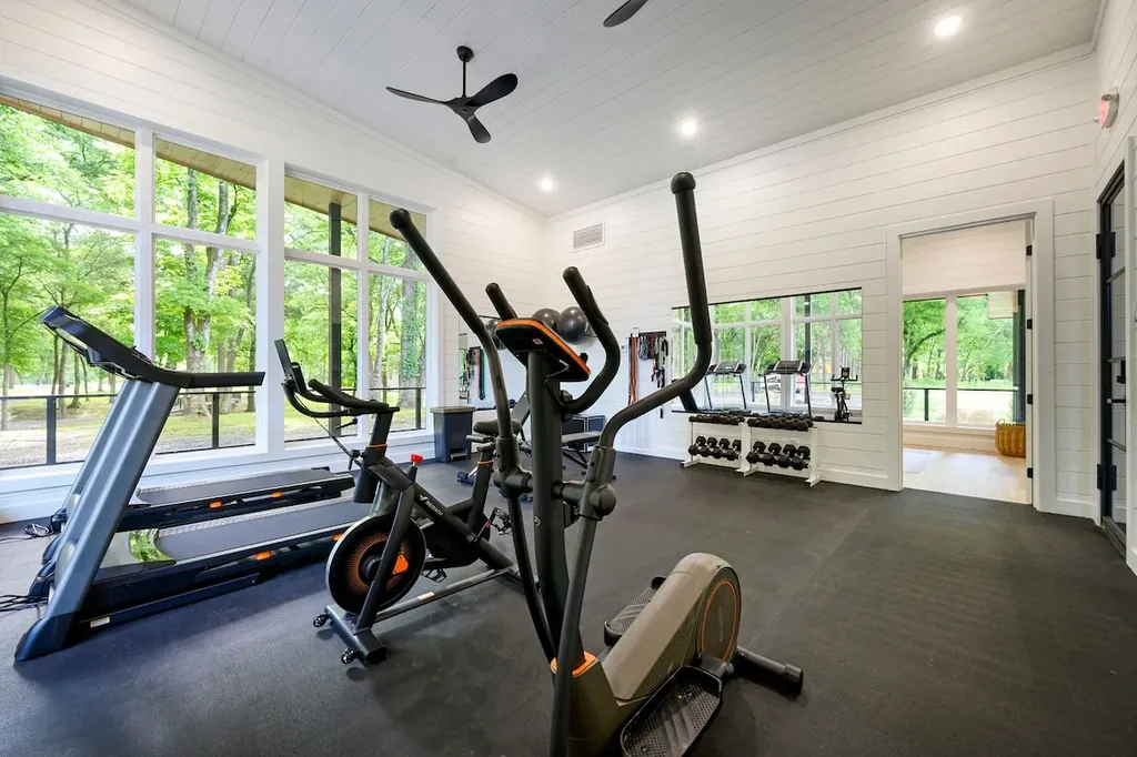 Blue Note — Keep up your workout routine in the shared resort gym, fully equipped with cardio machines and free weights at no extra cost.