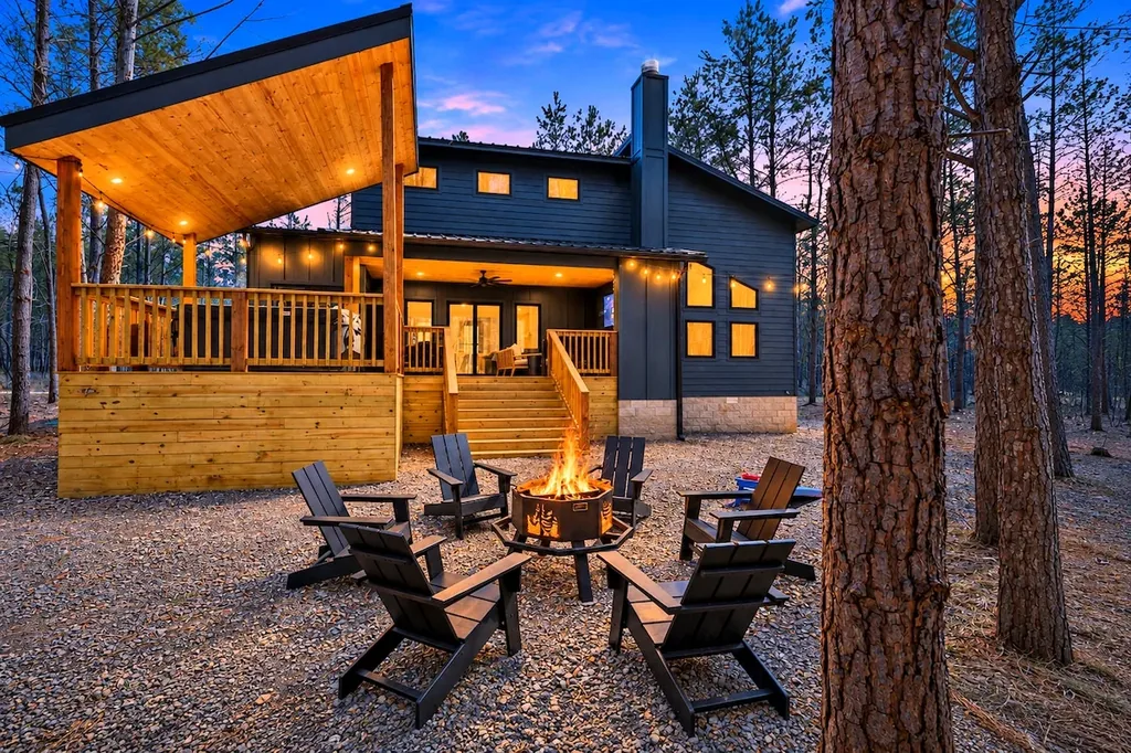 Blue Note — Wind down at dusk around your own private fire pit, steps from the covered deck and hot tub.