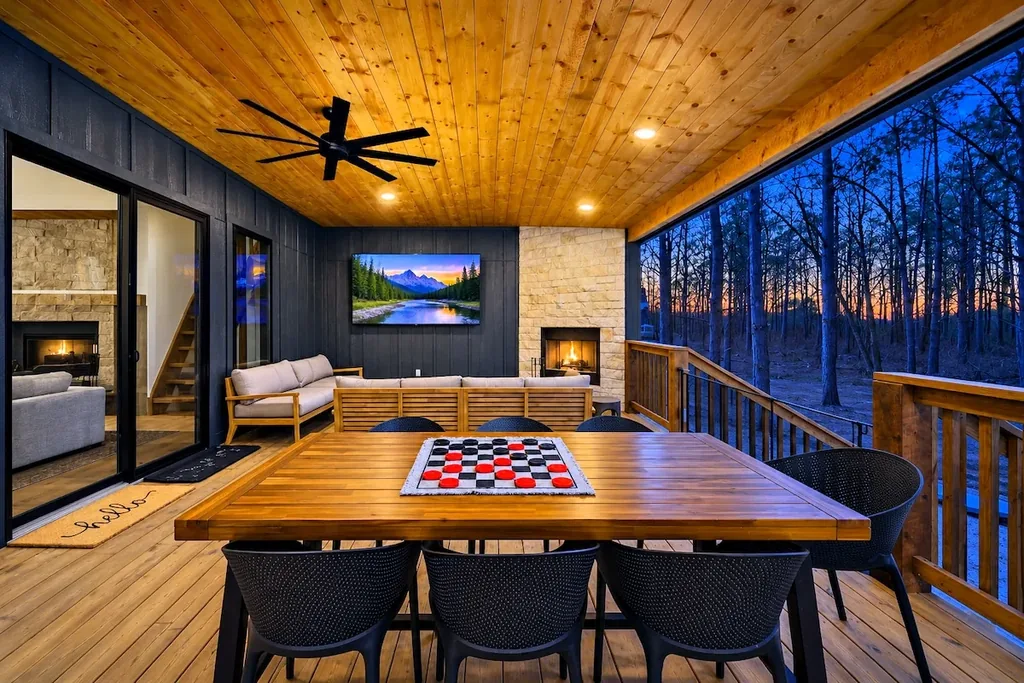 Blue Note — Gather around the private outdoor fireplace and smart TV or play checkers at the covered dining table as the sun sets over the trees.