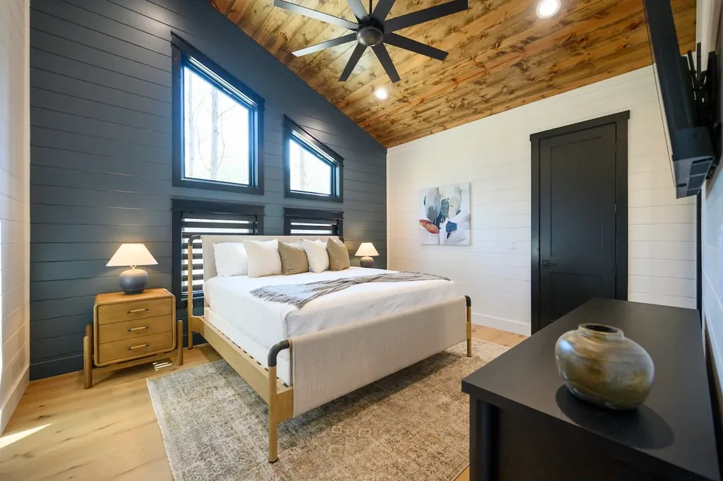 Blue Note — King Suite 1, Airbnb photo 26