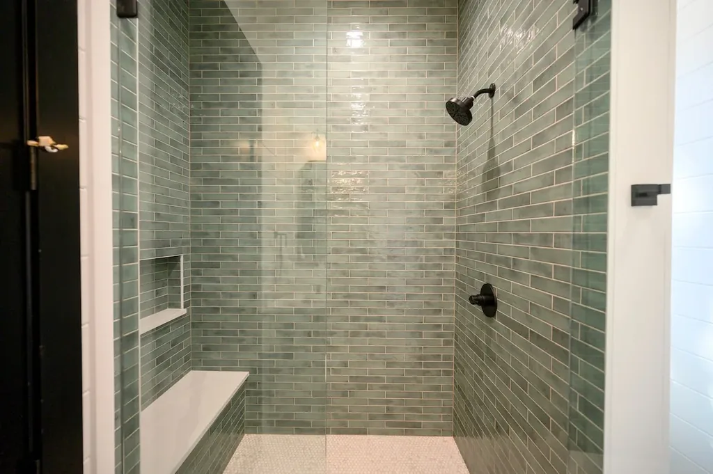 Blue Note — Full Bathroom 1, Airbnb photo 38