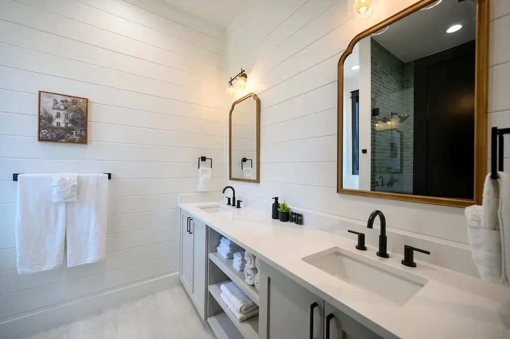 Blue Note — Full Bathroom 1, Airbnb photo 39