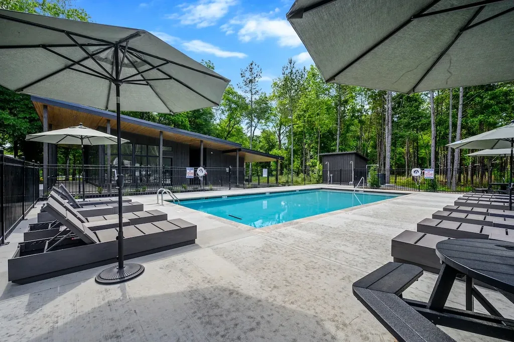 Blue Note — Resort Pool & Clubhouse, Airbnb photo 50