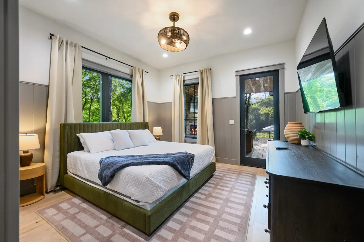 King Suite 2 at Clearwater with a private full bathroom