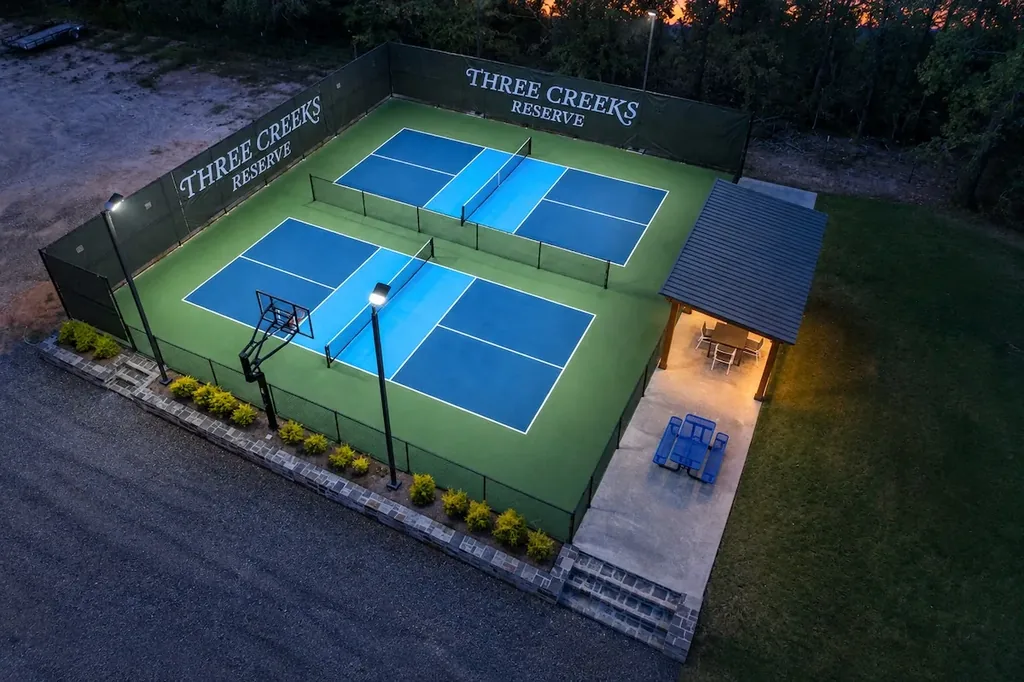 Dolce Far Nient — Play pickleball under the lights on shared resort courts, included at no extra cost, with a covered pavilion for breaks between games.