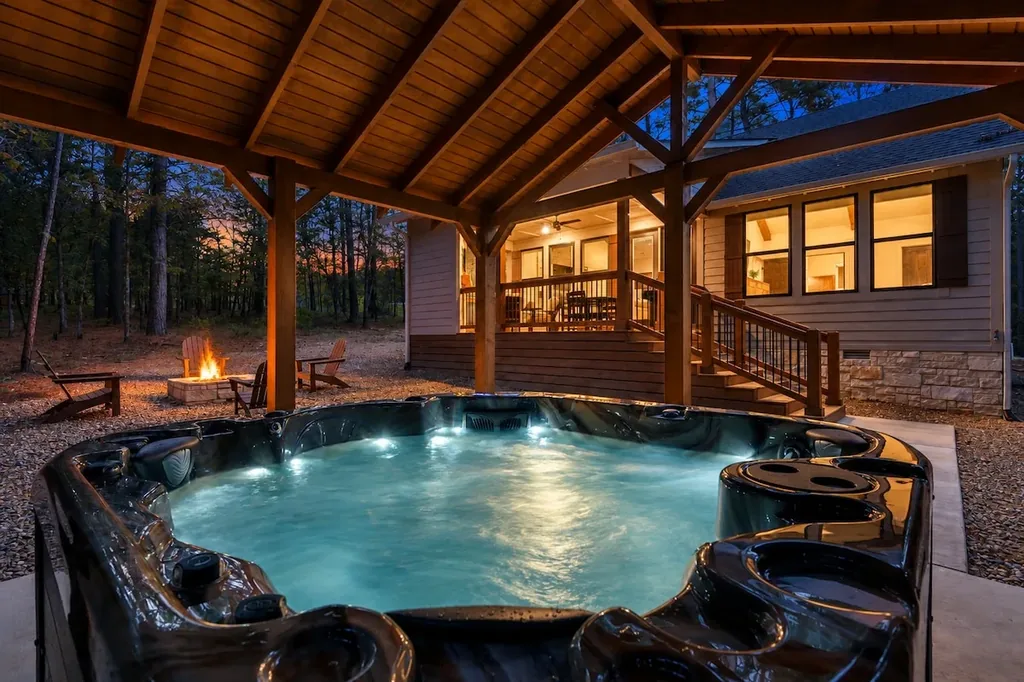 Dolce Far Nient — Soak in your private hot tub under a covered patio, steps from a fire pit lit for evening gatherings.