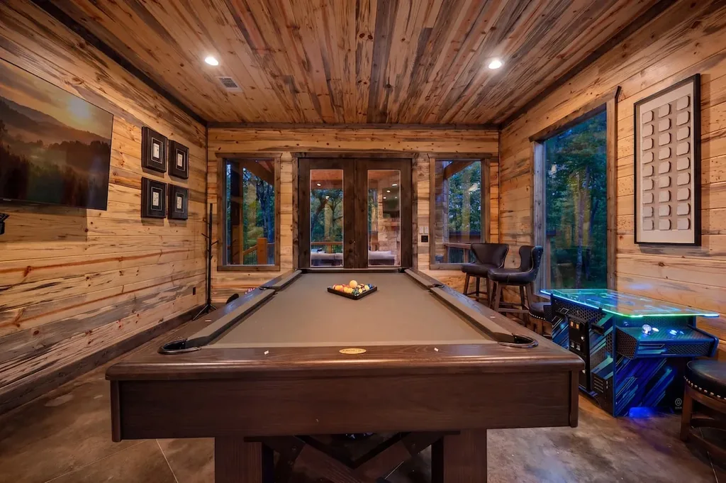 Pool table and arcade game in the Dreams & Streams game room