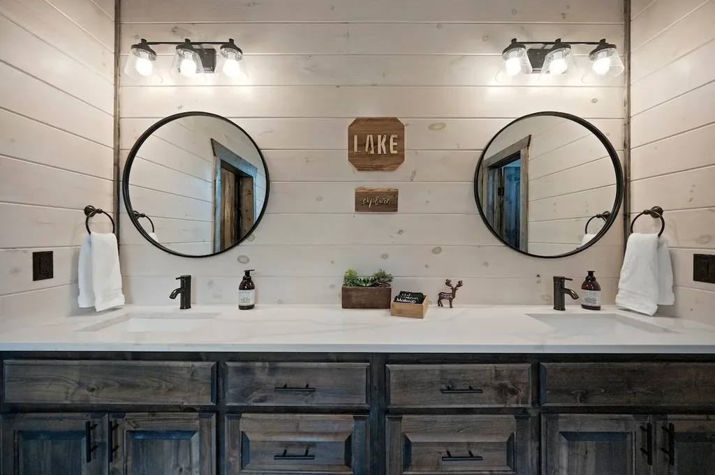 Dreams & Streams — Full bathroom 2 image 1