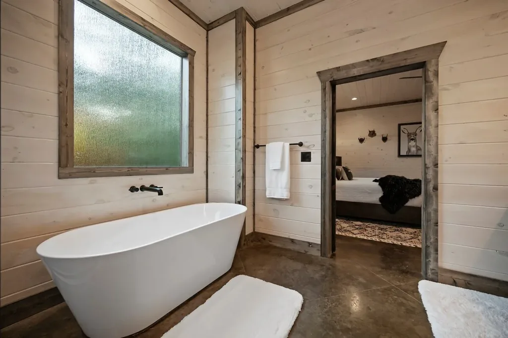 Dreams & Streams — Full bathroom 2 image 2