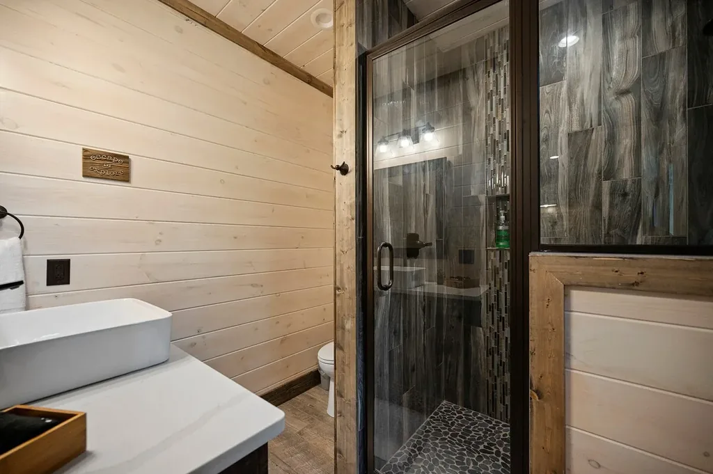 Dreams & Streams — Full bathroom 6 image 2