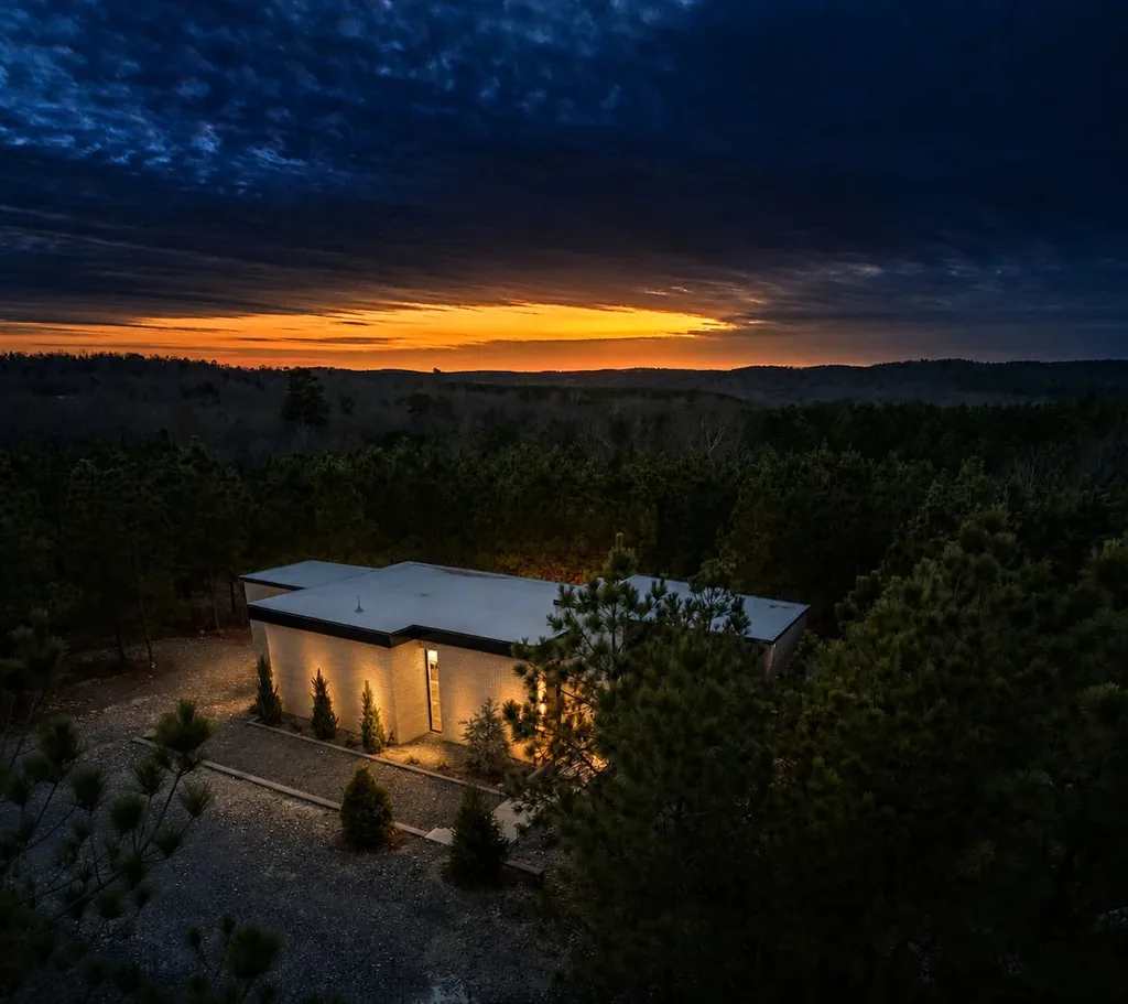 The Eleanor — architect-designed Broken Bow cabin for four, photo 7