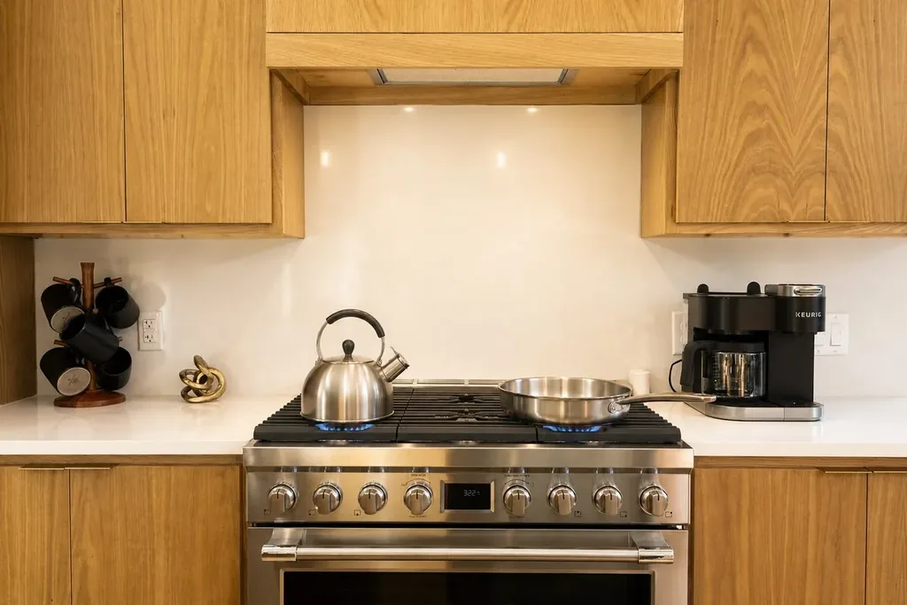 The Eleanor — kitchen, photo 4