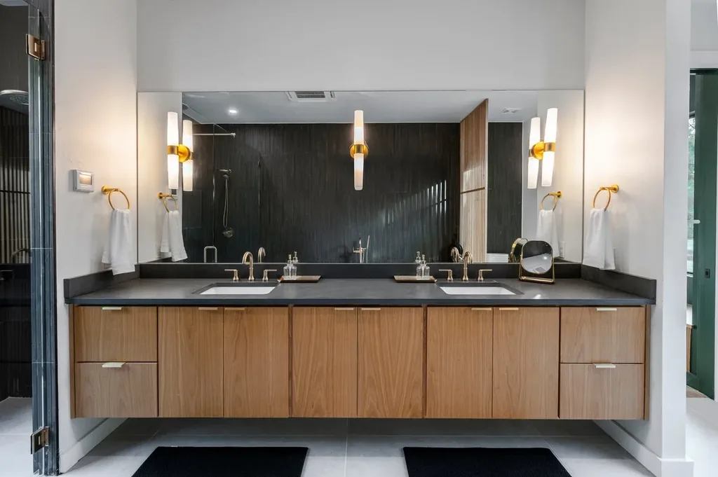 The Eleanor — bathroom, photo 3
