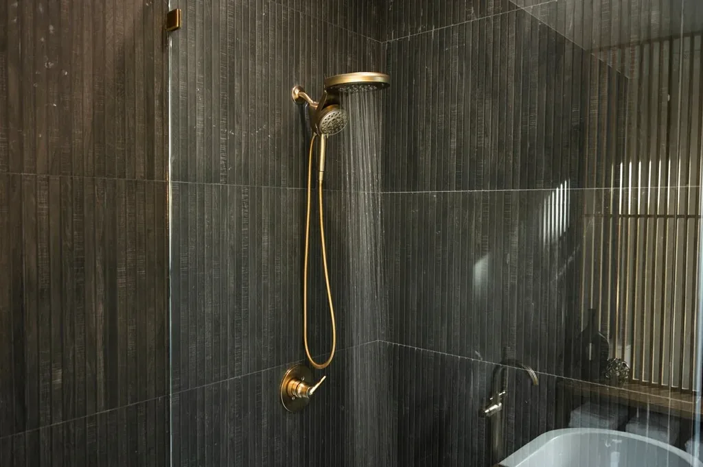 The Eleanor — bathroom, photo 5