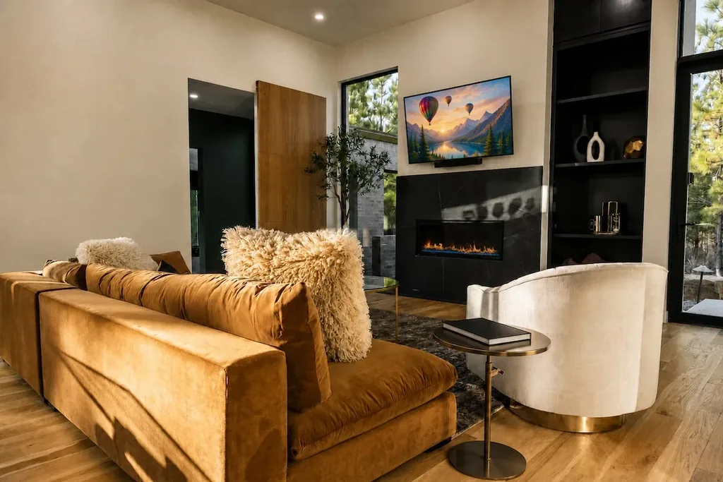 The Eleanor living room at Imperial Jade in Broken Bow