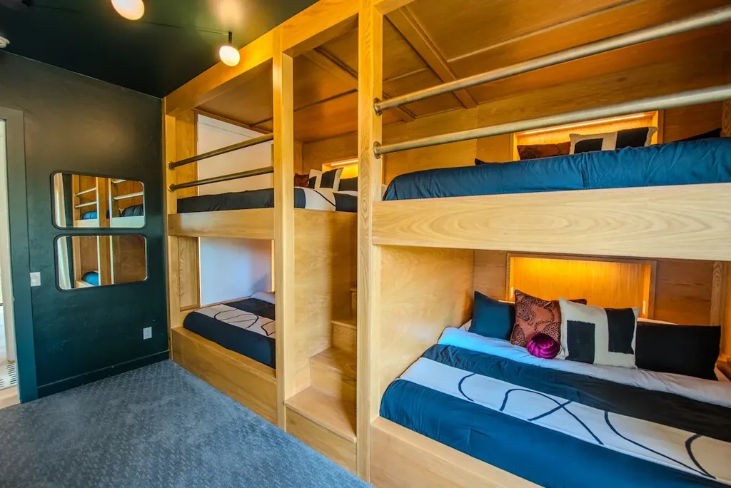 The Jade king bunk room at Imperial Jade in Broken Bow